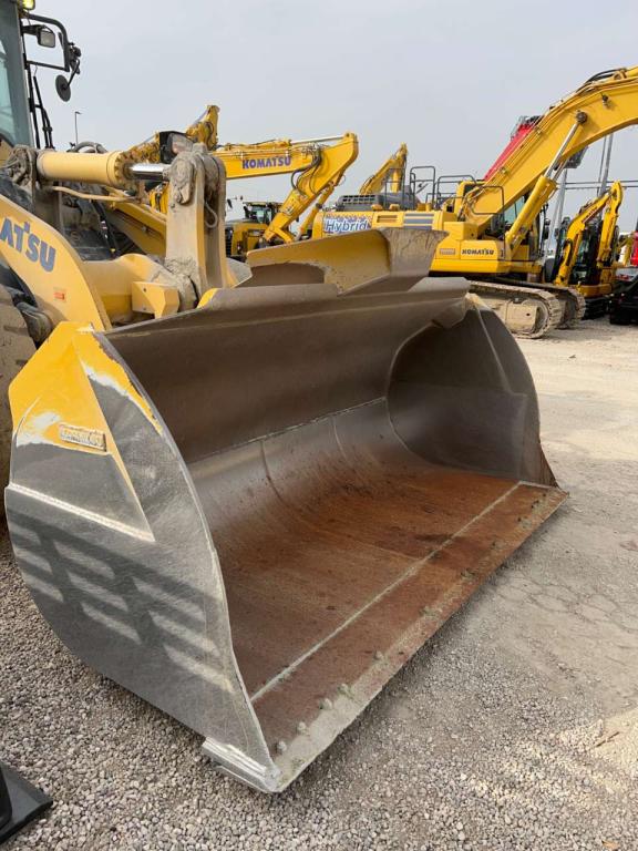 Komatsu WA380-8 Photo 10