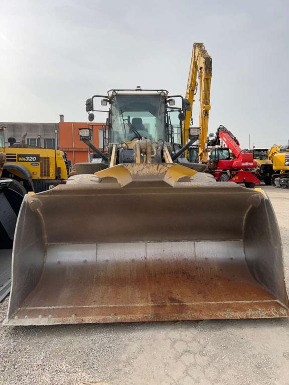 Komatsu WA380-8 Photo 2