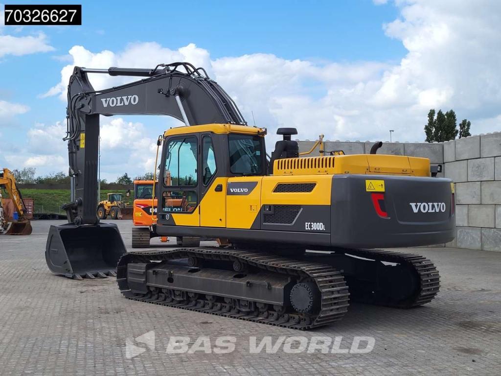 Volvo EC300 D L Photo 2