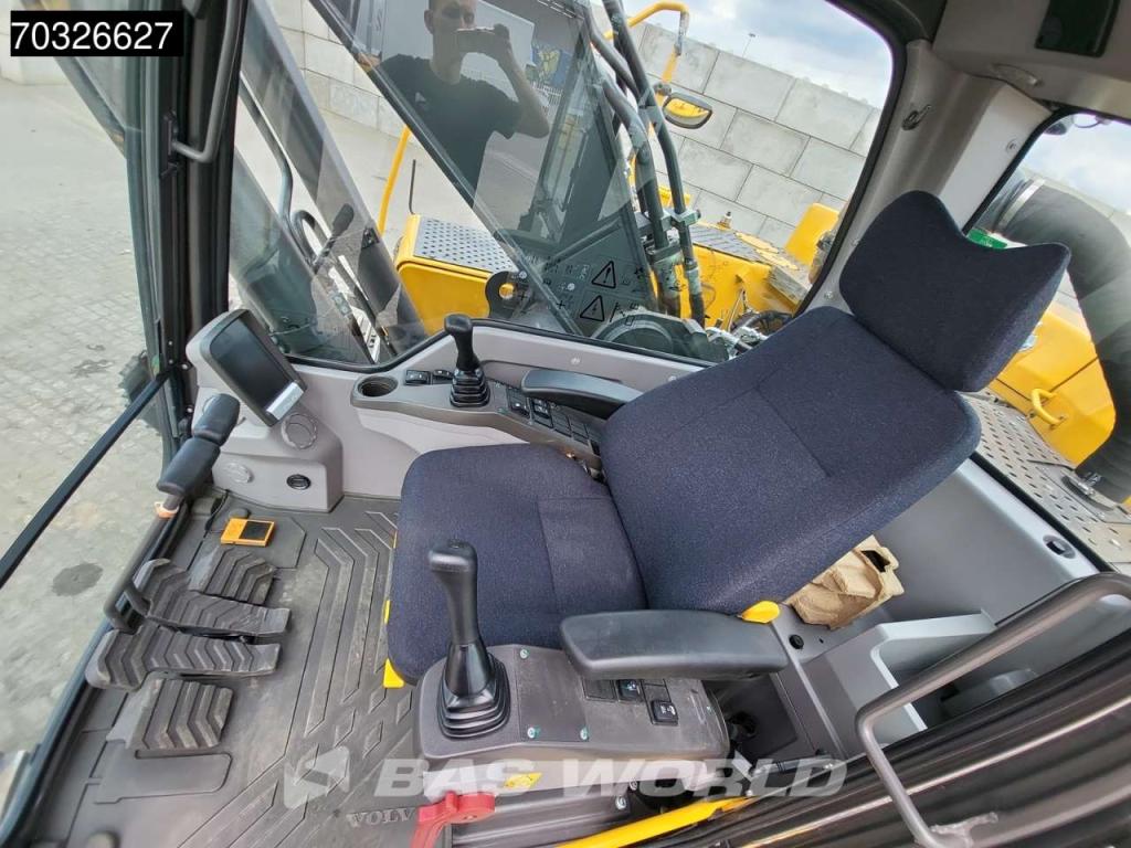 Volvo EC300 D L Photo 29