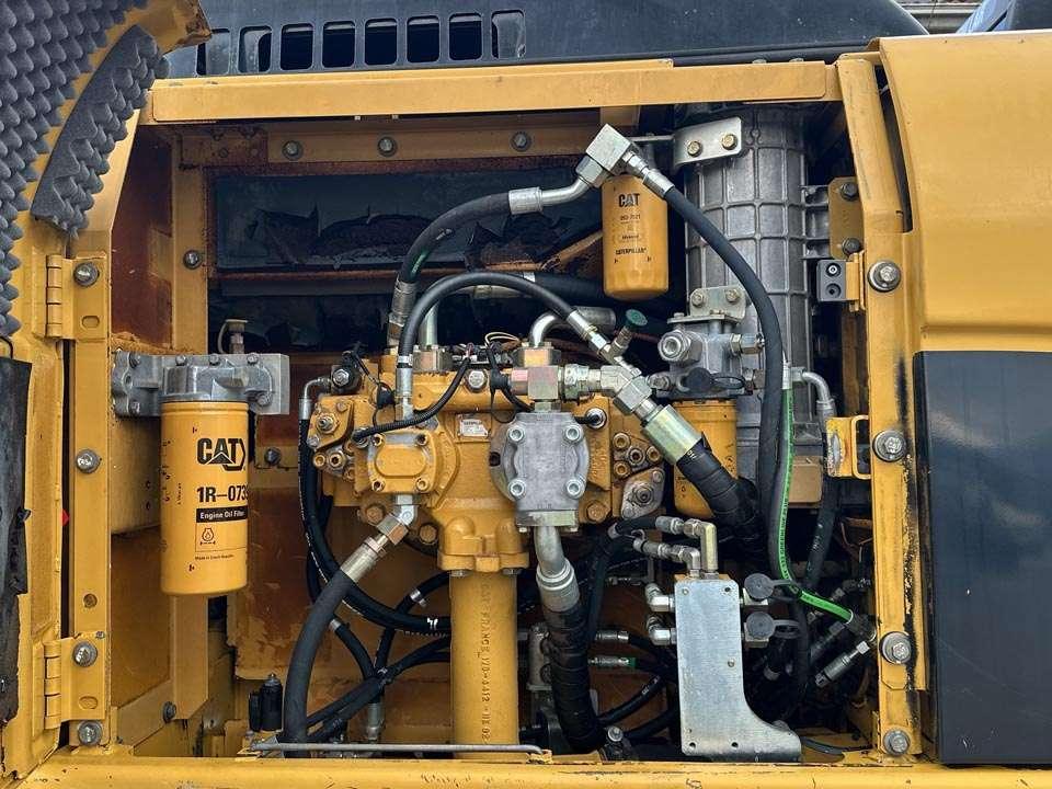 Caterpillar 323D Photo 10