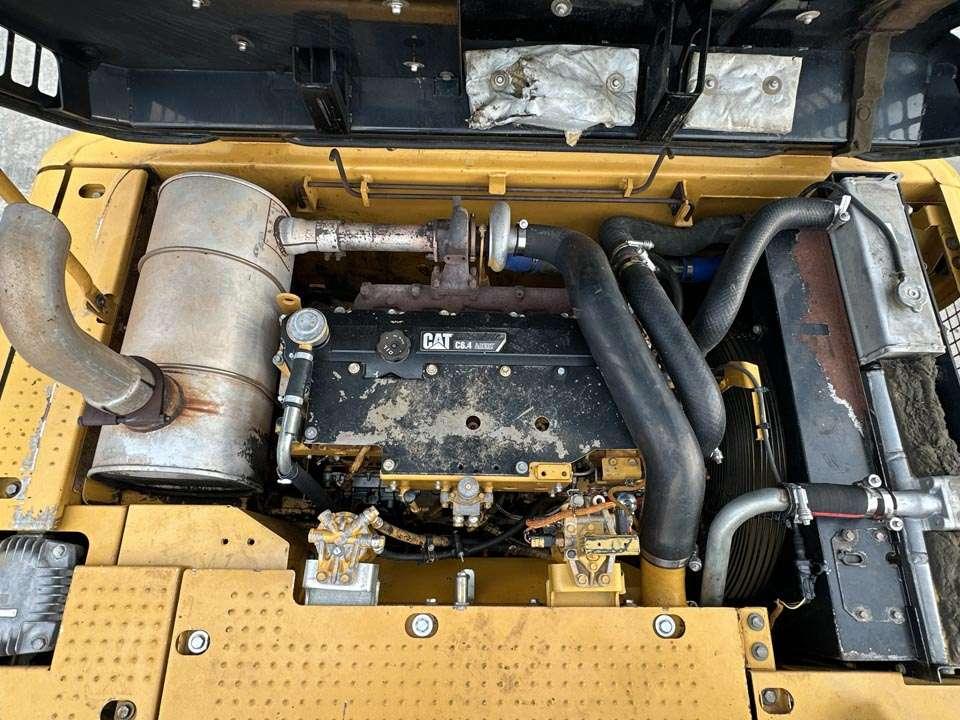 Caterpillar 323D Photo 11