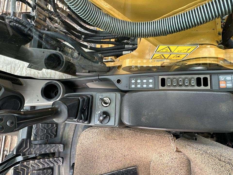 Caterpillar 323D Photo 17