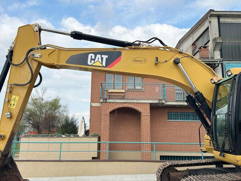 Caterpillar 323D Photo 6