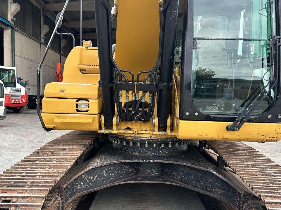 Caterpillar 323D Photo 8