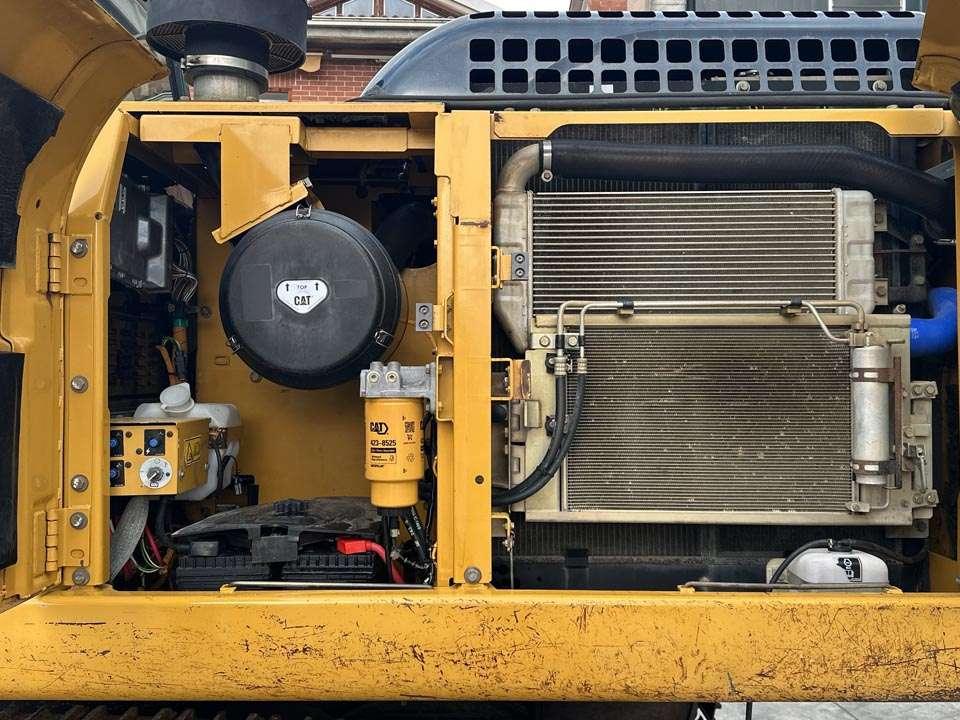 Caterpillar 323D Photo 9