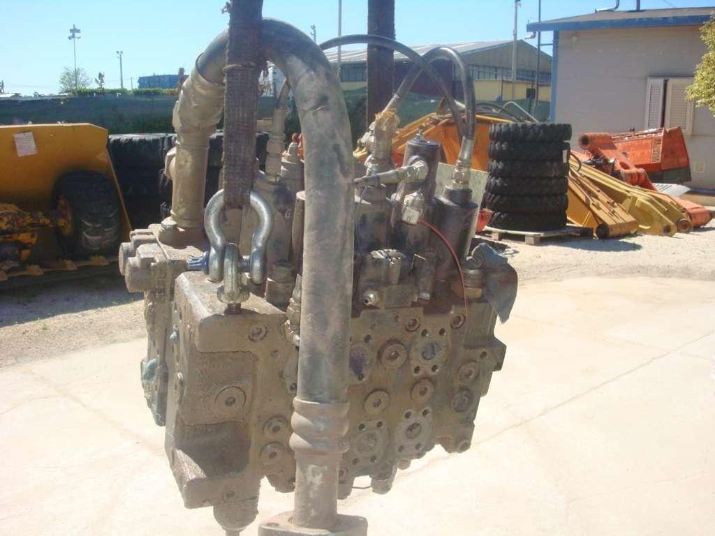 Hydraulic distributor for New Holland 385 Photo 1