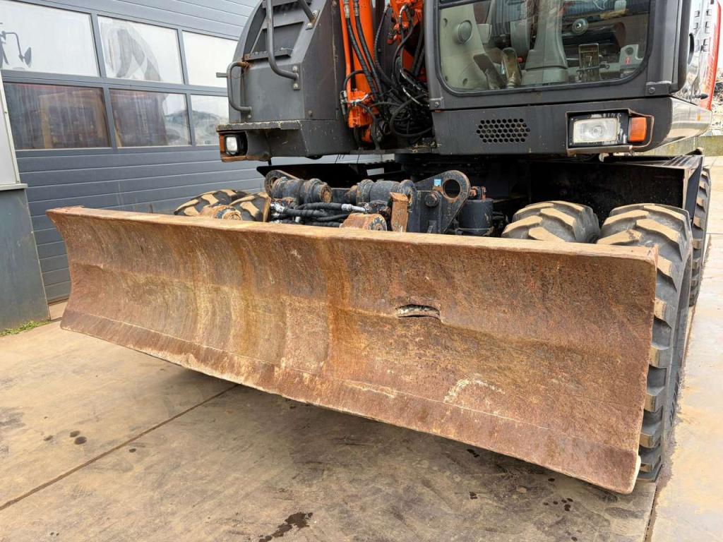Hitachi ZX170W-3 Photo 10