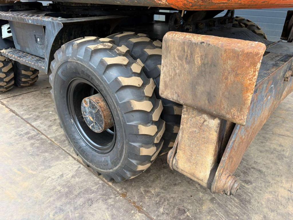 Hitachi ZX170W-3 Photo 12