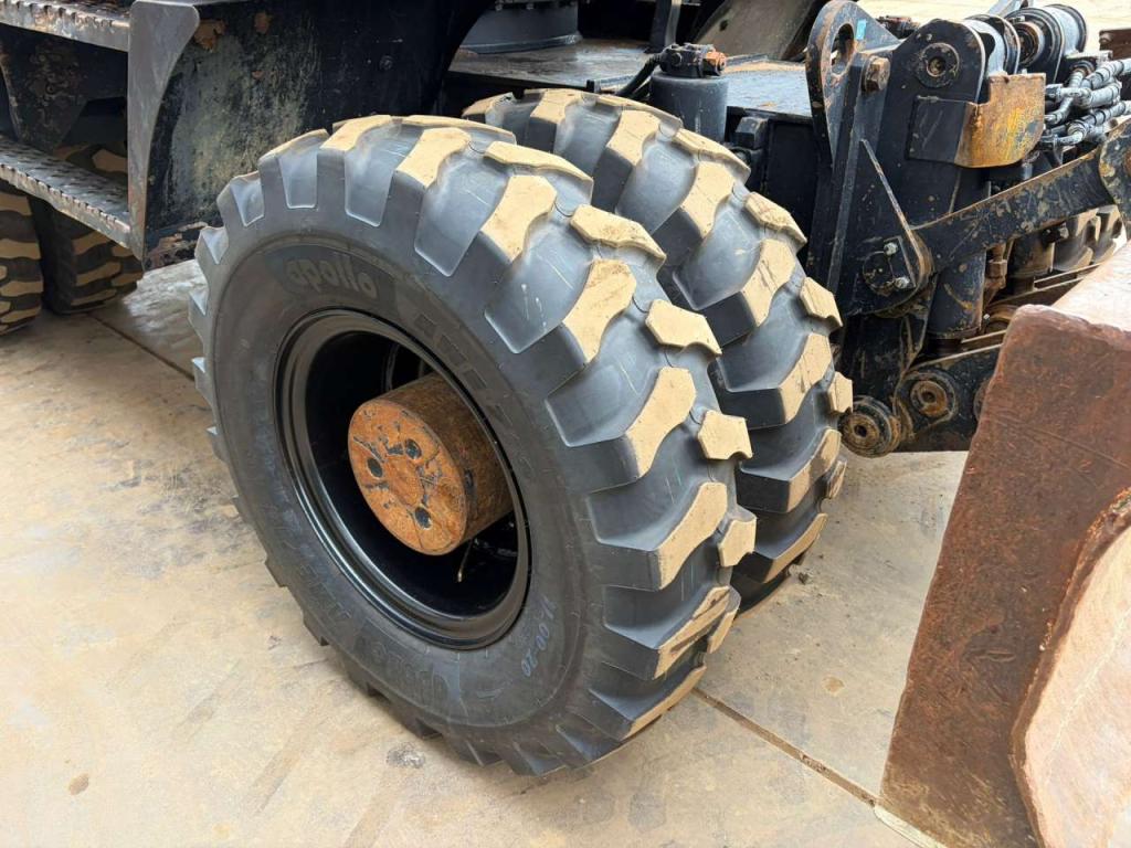 Hitachi ZX170W-3 Photo 14