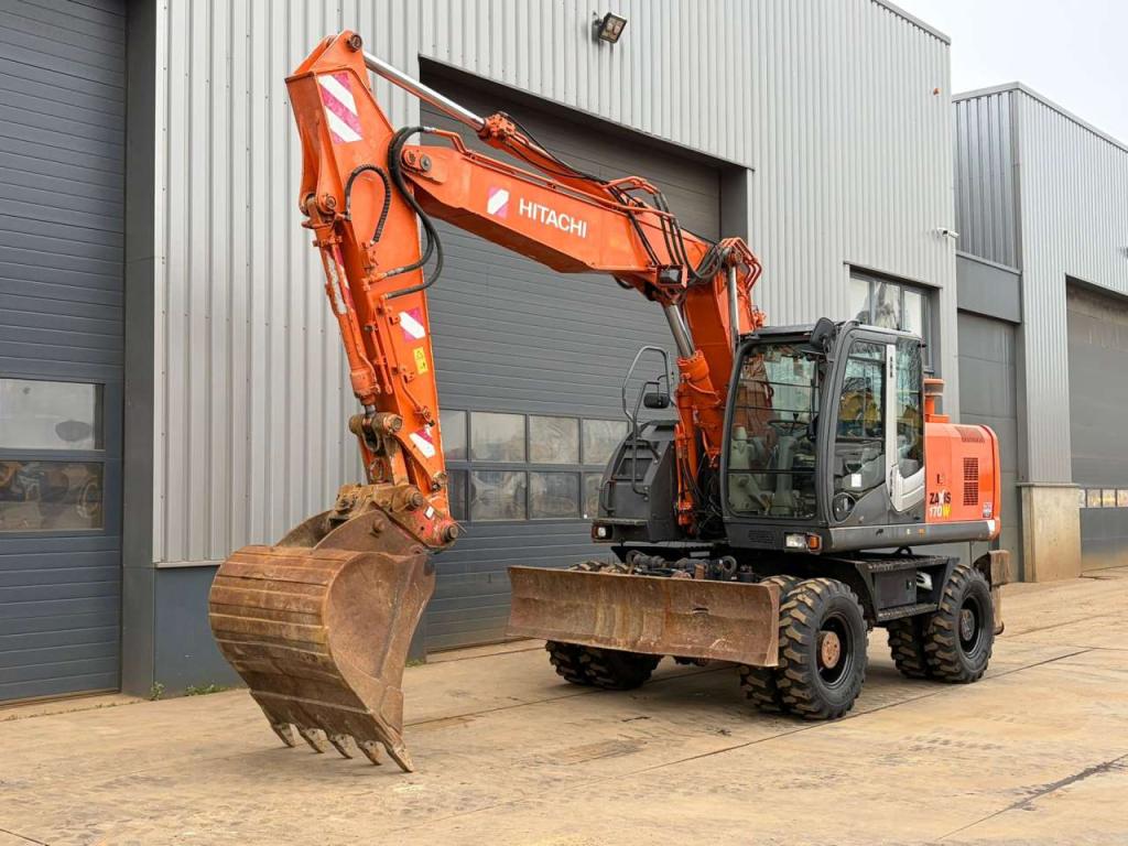 Hitachi ZX170W-3 Photo 2