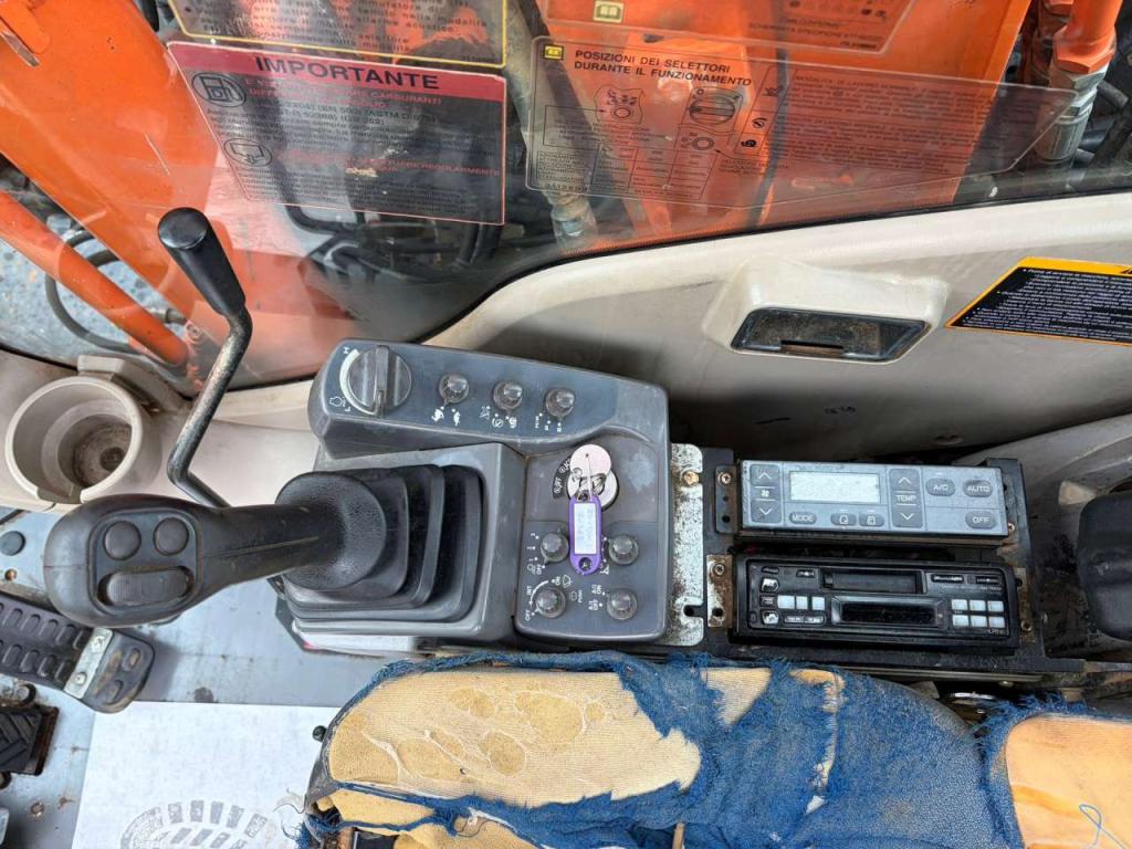 Hitachi ZX170W-3 Photo 20