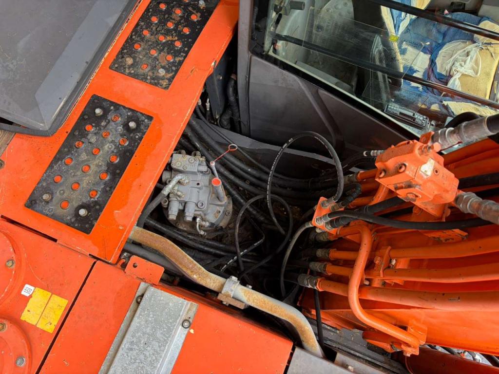 Hitachi ZX170W-3 Photo 26