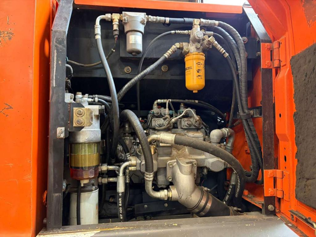 Hitachi ZX170W-3 Photo 27