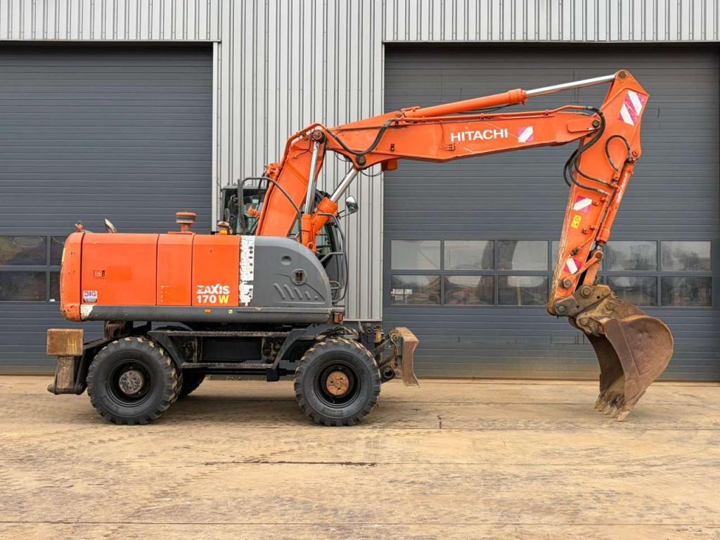 Hitachi ZX170W-3 Photo 6