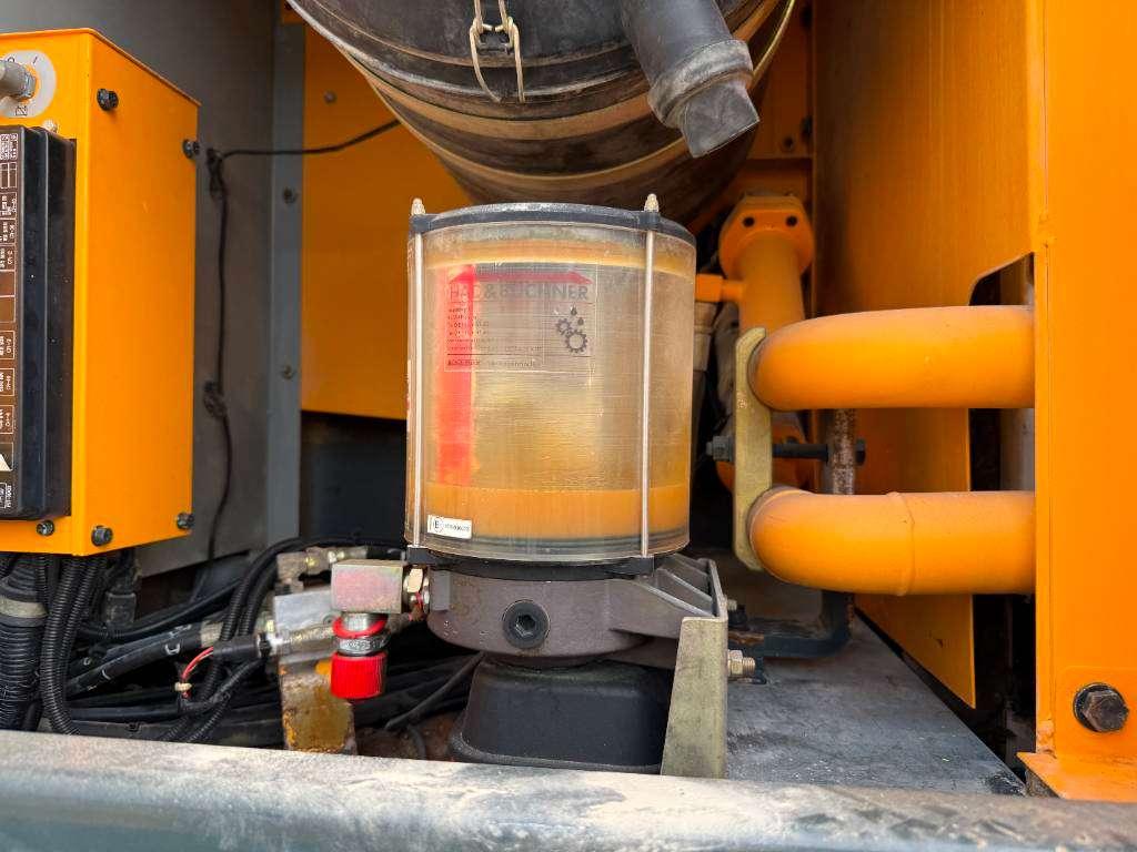 Hyundai Robex 380NLC-9 - Oilquick / Automatic Greasing Photo 23