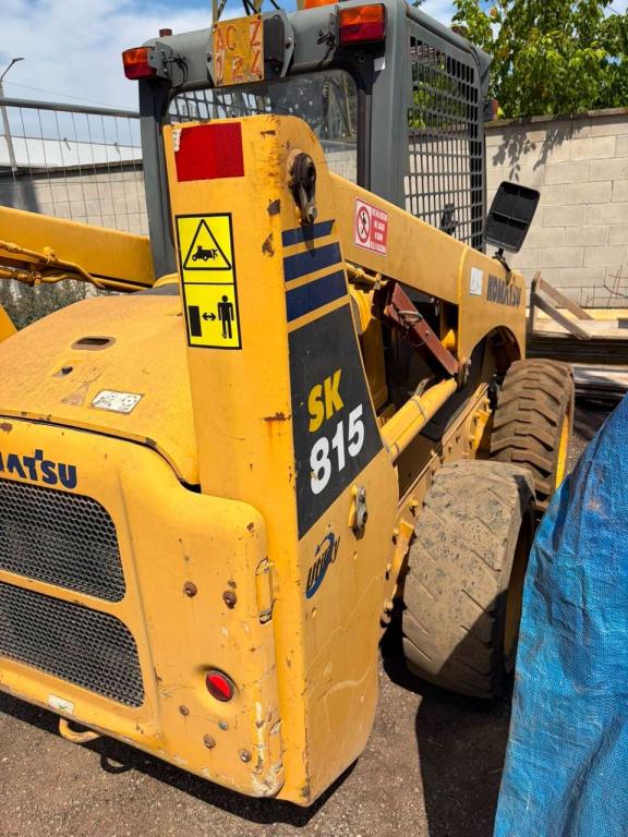 Komatsu sk815 Photo 1