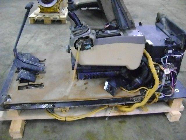 Control console / Control platform for Caterpillar 325 B Photo 1