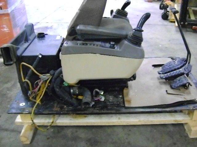 Control console / Control platform for Caterpillar 325 B Photo 2