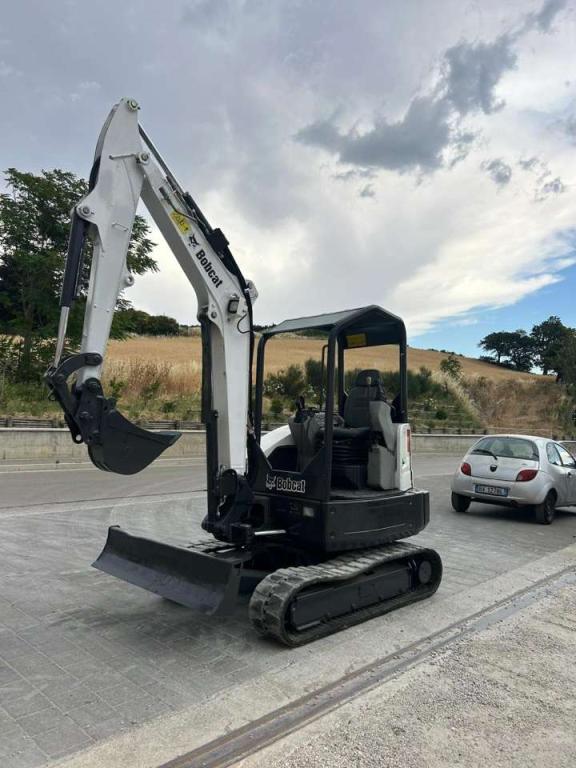 Bobcat E32 Photo 1