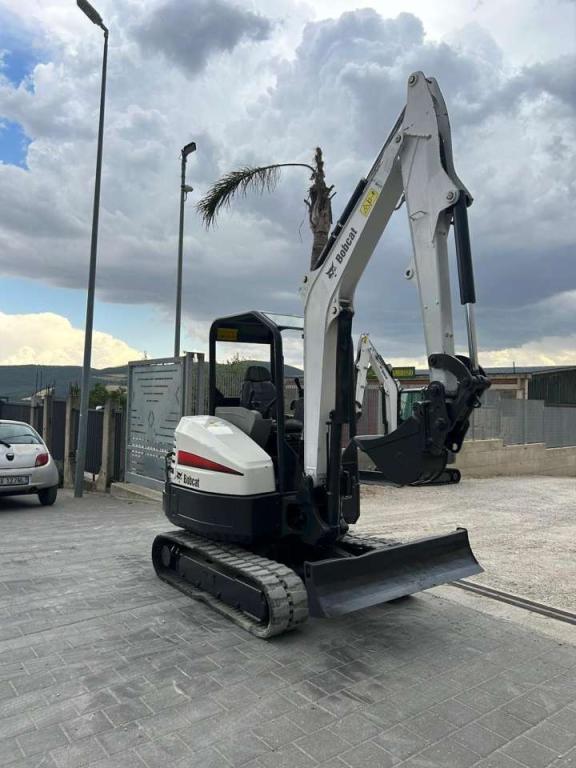 Bobcat E32 Photo 2
