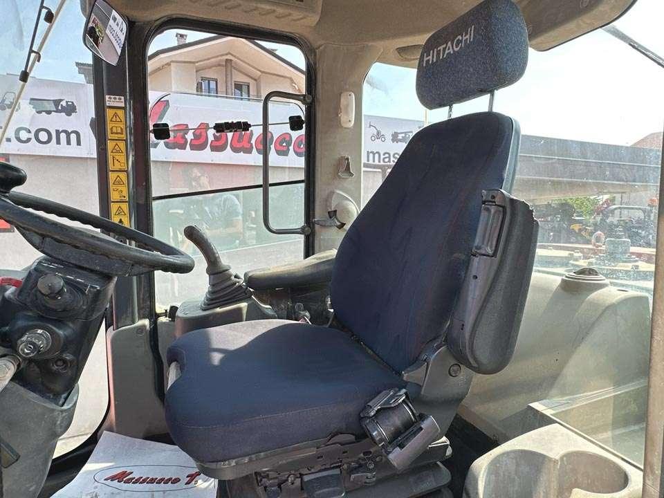 Hitachi ZW220 Photo 16