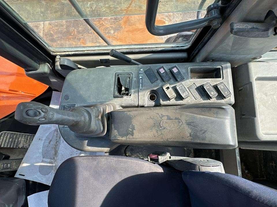 Hitachi ZW220 Photo 17