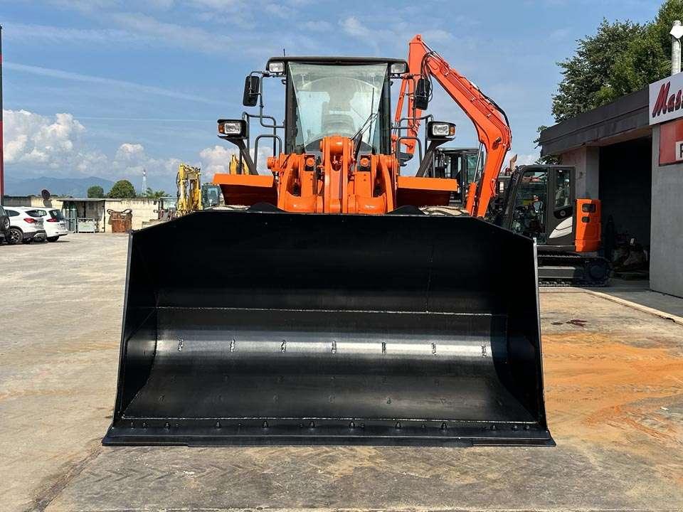 Hitachi ZW220 Photo 20