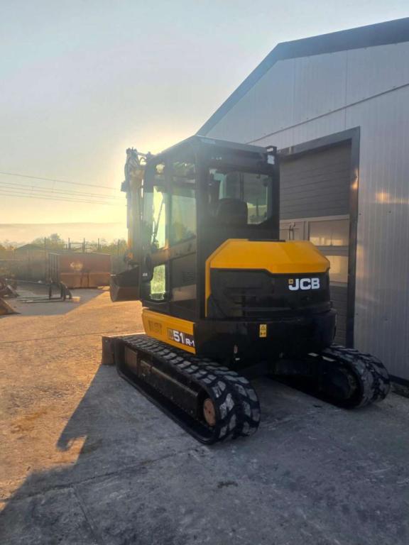 JCB 51 Photo 5