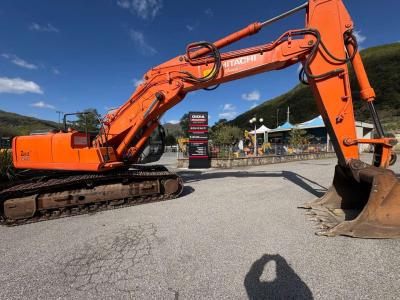 Hitachi ZX240 sold by Nicola Gioia S.r.l.