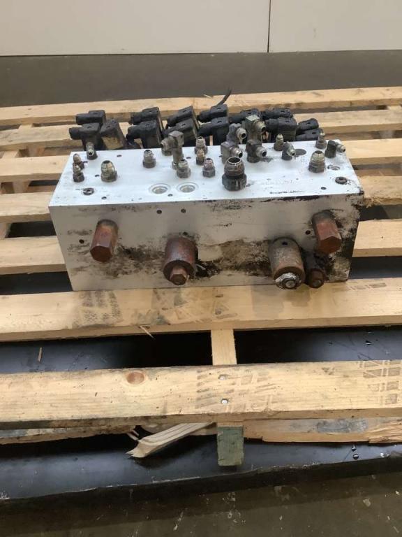 Hydraulic distributor for JLG LIFT 450 AJ Photo 5