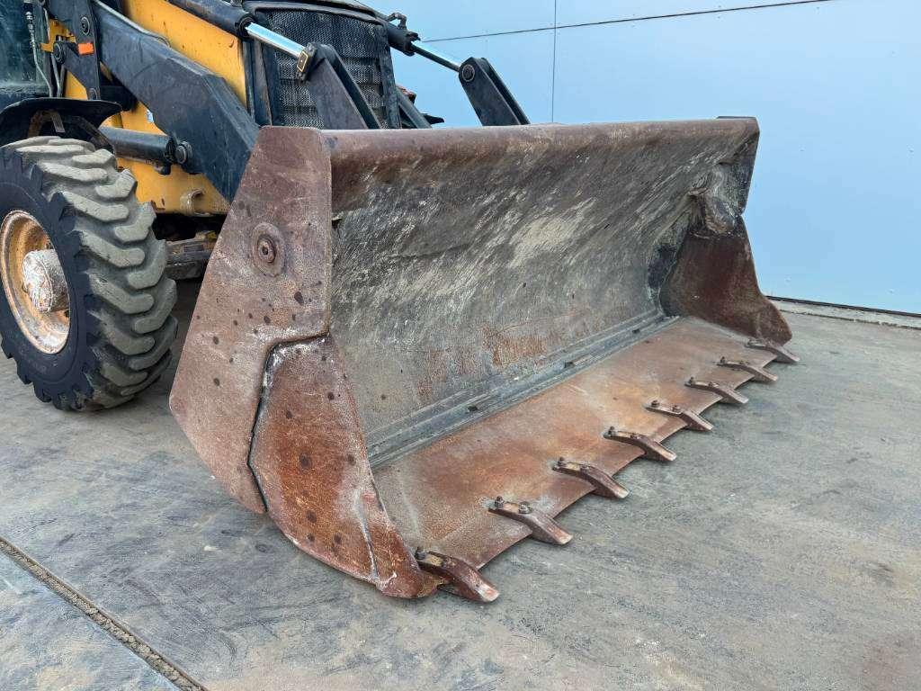 Caterpillar 432D - Telescopic Boom / Hammer Lines Photo 15