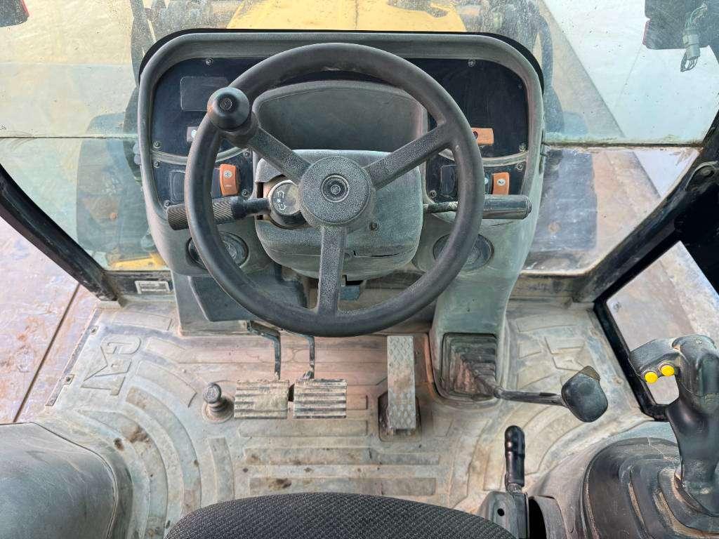 Caterpillar 432D - Telescopic Boom / Hammer Lines Photo 9
