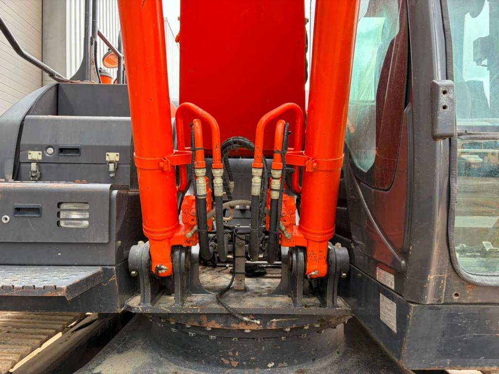 Hitachi ZX210LC-6 Photo 10