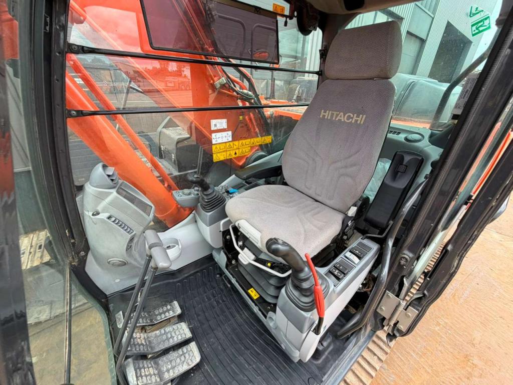 Hitachi ZX210LC-6 Photo 21