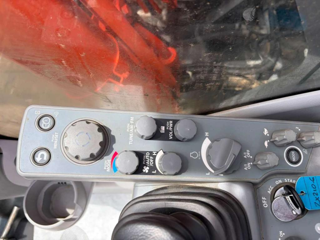 Hitachi ZX210LC-6 Photo 26