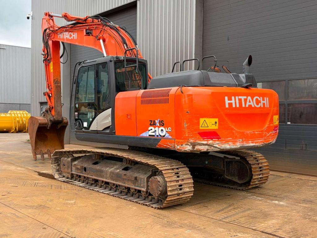 Hitachi ZX210LC-6 Photo 3