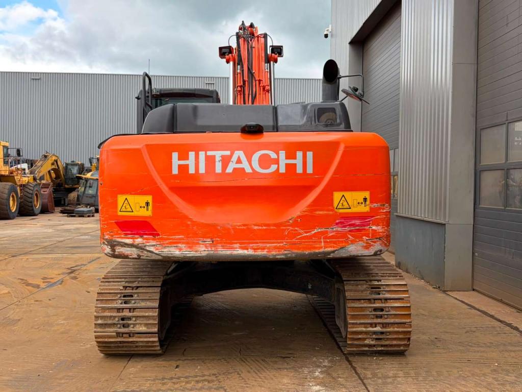 Hitachi ZX210LC-6 Photo 4