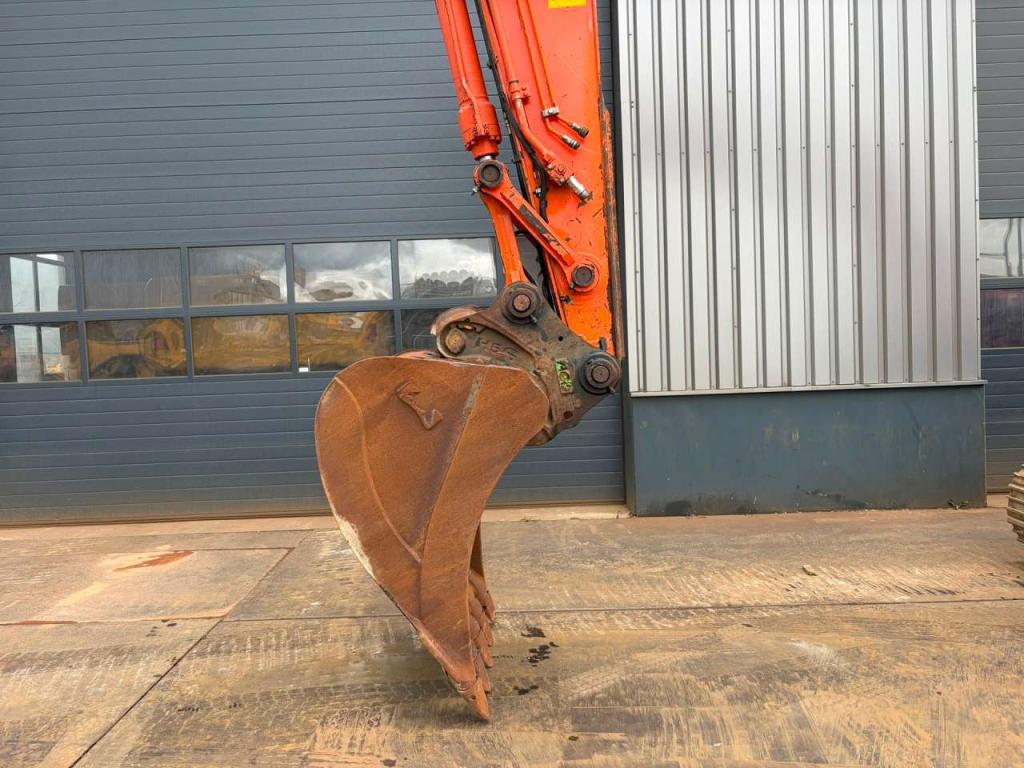 Hitachi ZX210LC-6 Photo 9