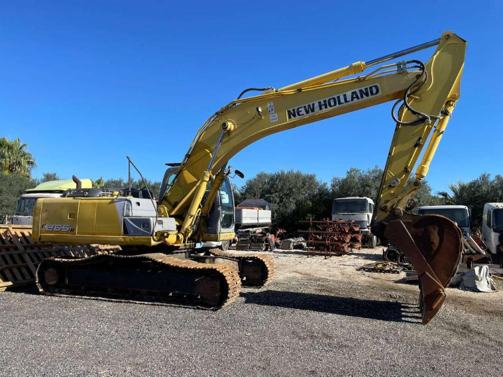 New Holland E 265B Photo 1