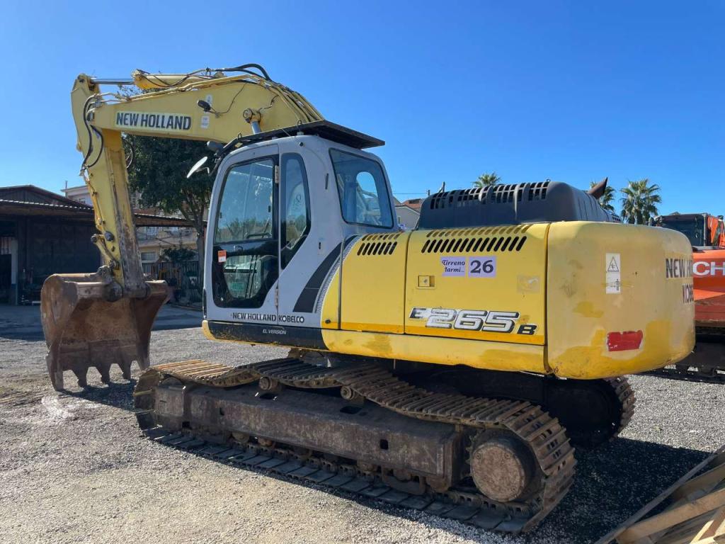 New Holland E 265B Photo 2