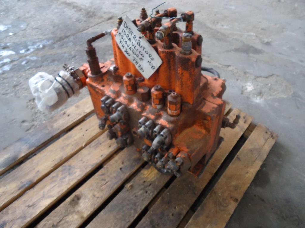 Hydraulic distributor for Fiat Hitachi FH300 - FH330 Photo 2