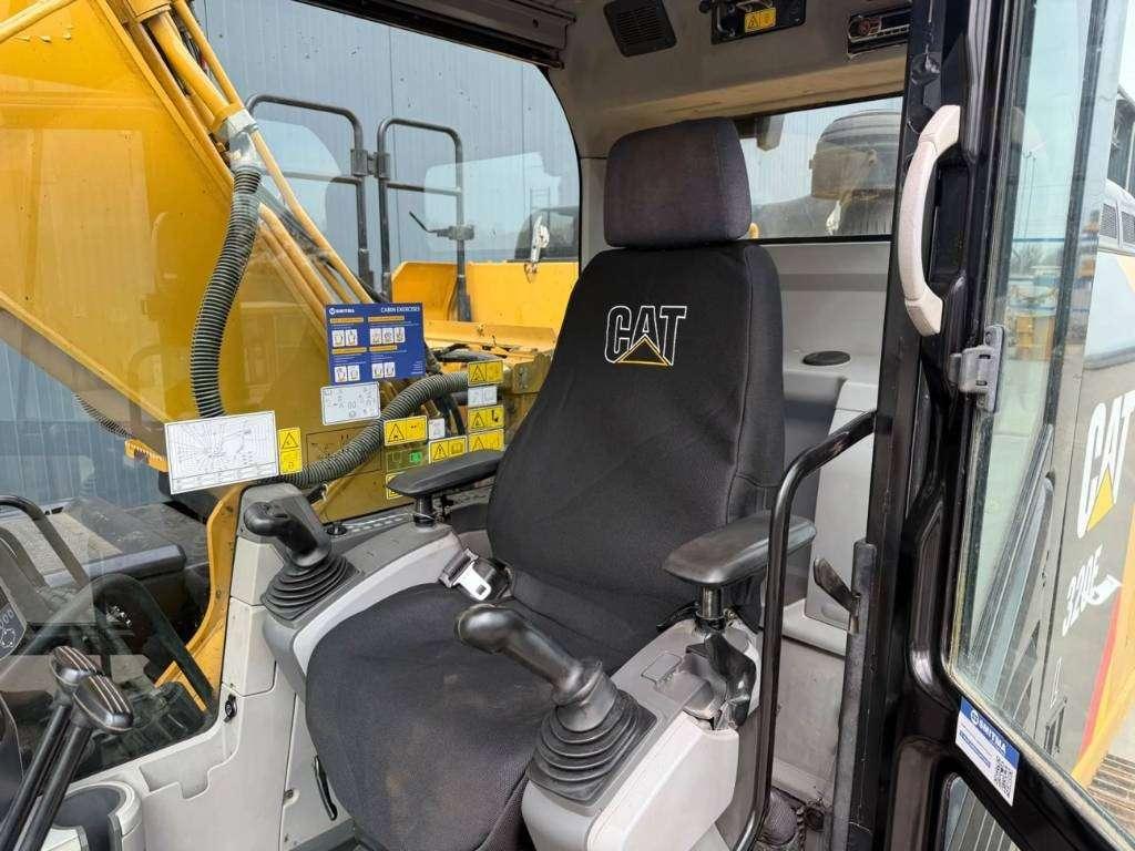 Caterpillar 320E L Photo 14
