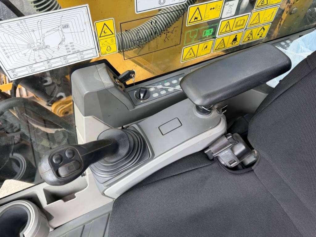 Caterpillar 320E L Photo 15