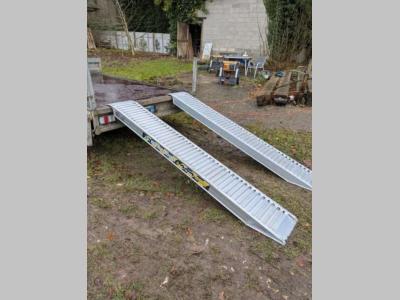 Coppia di rampe in alluminio Lunghezza 3.000 mm - Portata 3.710 kg sold by Progetto Rampe