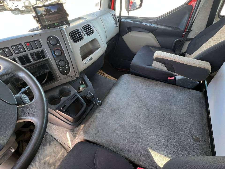 Renault Trucks 120 Photo 6