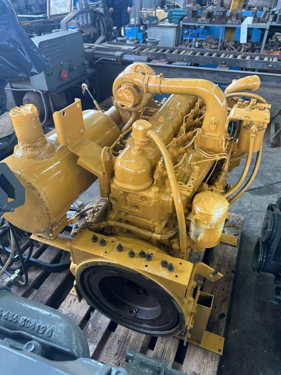 Komatsu S6D105 Photo 1