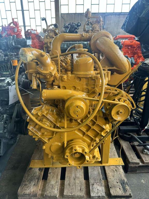 Komatsu S6D105 Photo 4