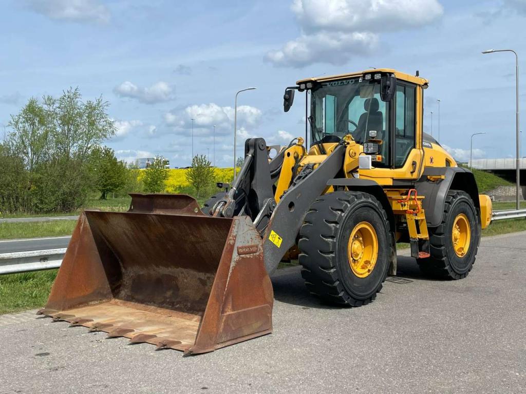 Volvo L90H Photo 2