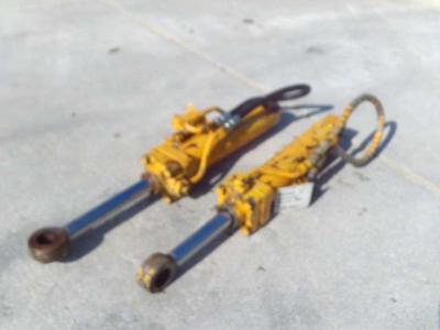Bucket return cylinder for Caterpillar 920 sold by OLM 90 Srl